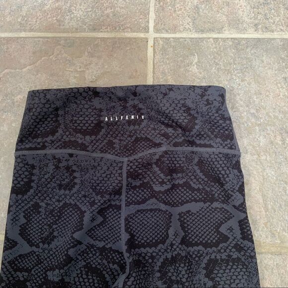 𝅺allfenix animal print high rise‎ leggings. - Picture 7 of 10